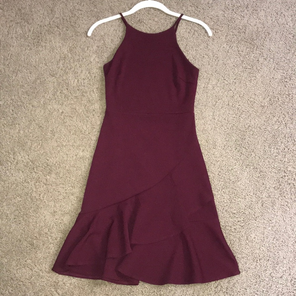 Soprano maroon dress